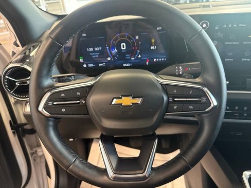 Used 2026 Chevrolet Equinox LT AWD/4WD image 12