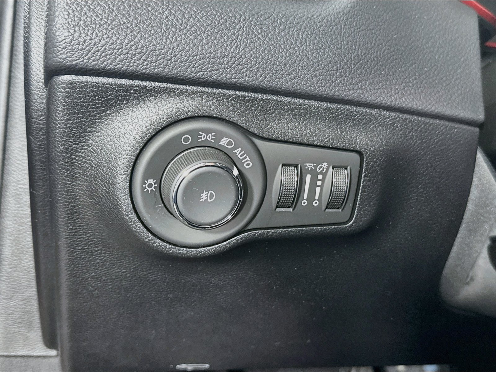 Used 2019 Jeep Compass Trailhawk w/ Leather Interior Group AWD/4WD image 11