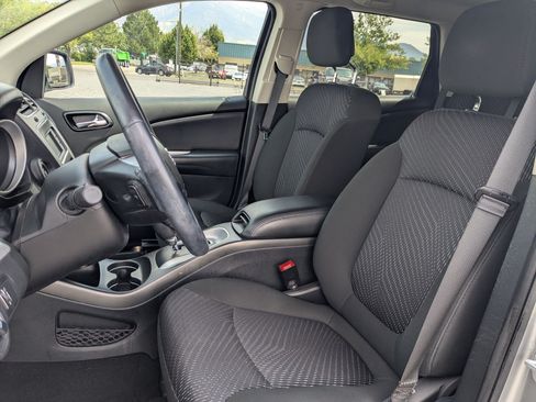 Used 2019 Dodge Journey SE w/ Premium Group FWD image 29