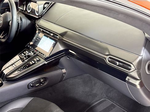 Used 2025 Aston Martin V8 Vantage Coupe image 29