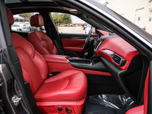 Used 2017 Maserati Levante w/ Luxury Package image 34