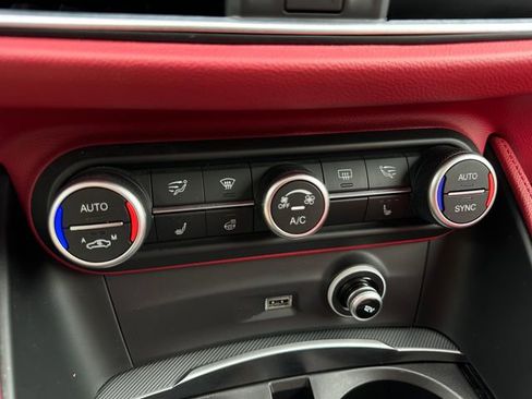 Used 2019 Alfa Romeo Stelvio Ti w/ Nero Edizione image 28