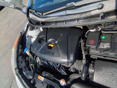 Used 2014 Hyundai Elantra GT image 29