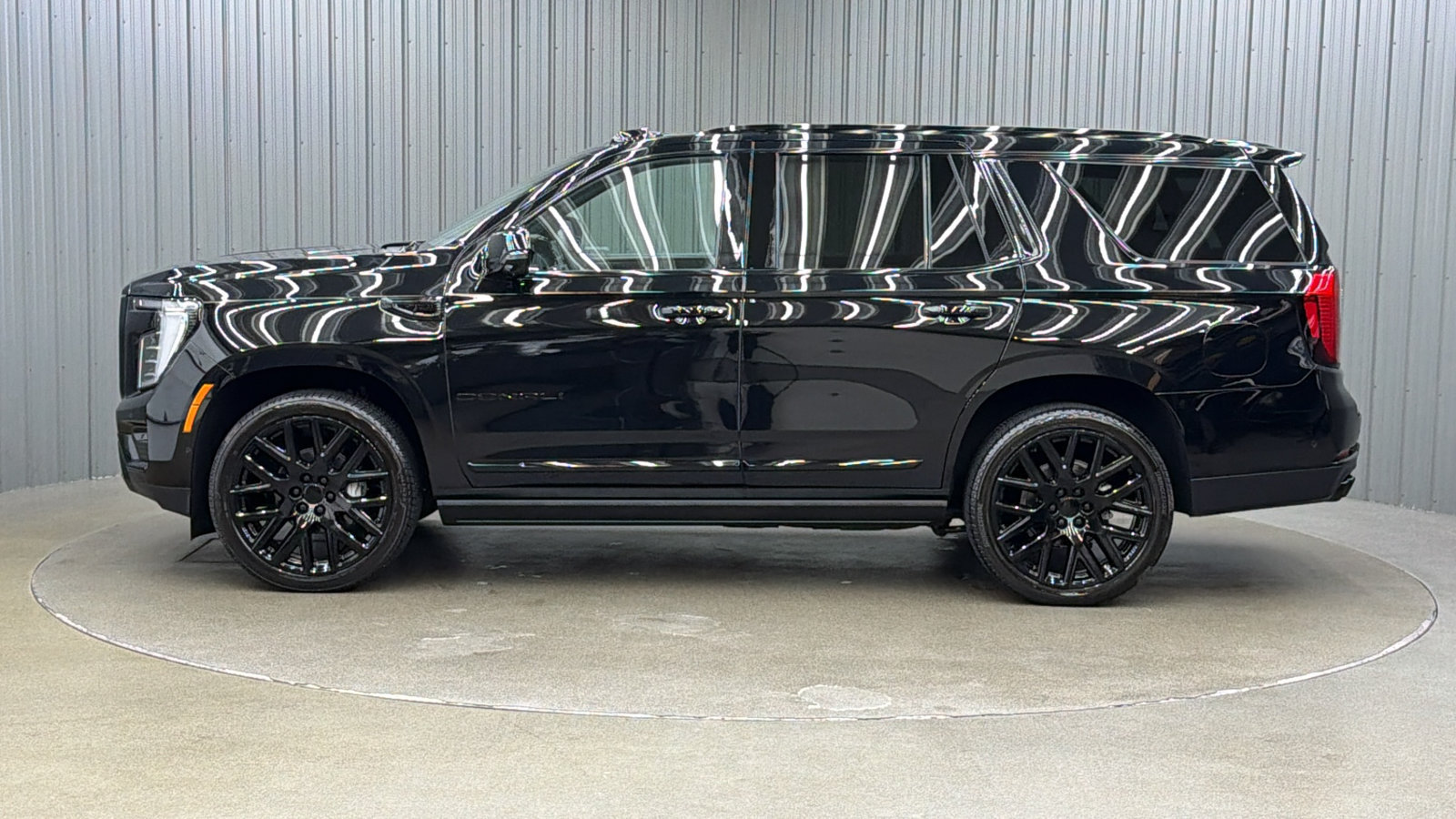 Used 2026 GMC Yukon Denali Ultimate w/ LPO, Floor Liner Package AWD/4WD image 2