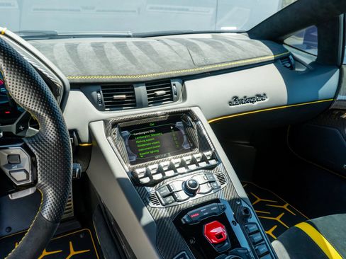 Used 2020 Lamborghini Aventador SVJ AWD/4WD image 17