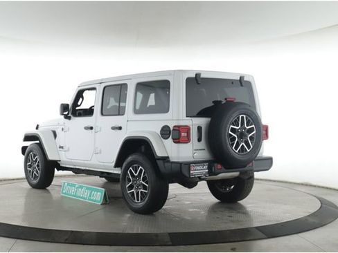 Used 2025 Jeep Wrangler Unlimited Sahara AWD/4WD image 8