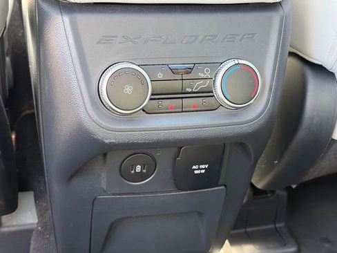 Used 2025 Ford Explorer Platinum w/ LUX Leather Package image 14