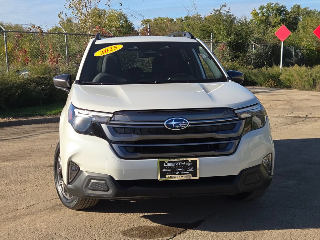 Certified 2025 Subaru Forester Premium AWD/4WD image 3