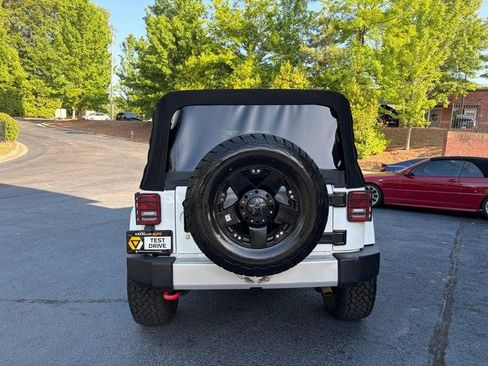 Used 2014 Jeep Wrangler Unlimited Sahara w/ Connectivity Group AWD/4WD image 8