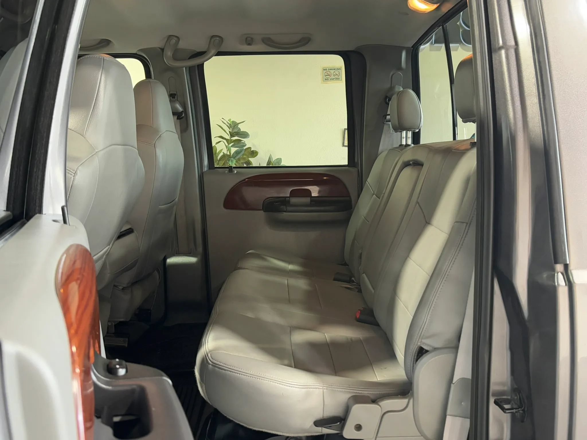 Used 2006 Ford F350 Lariat AWD/4WD image 10