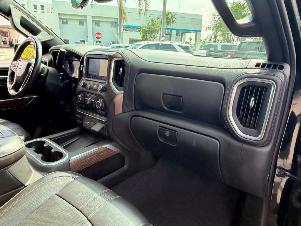 Used 2019 Chevrolet Silverado 1500 High Country w/ Technology Package AWD/4WD image 18