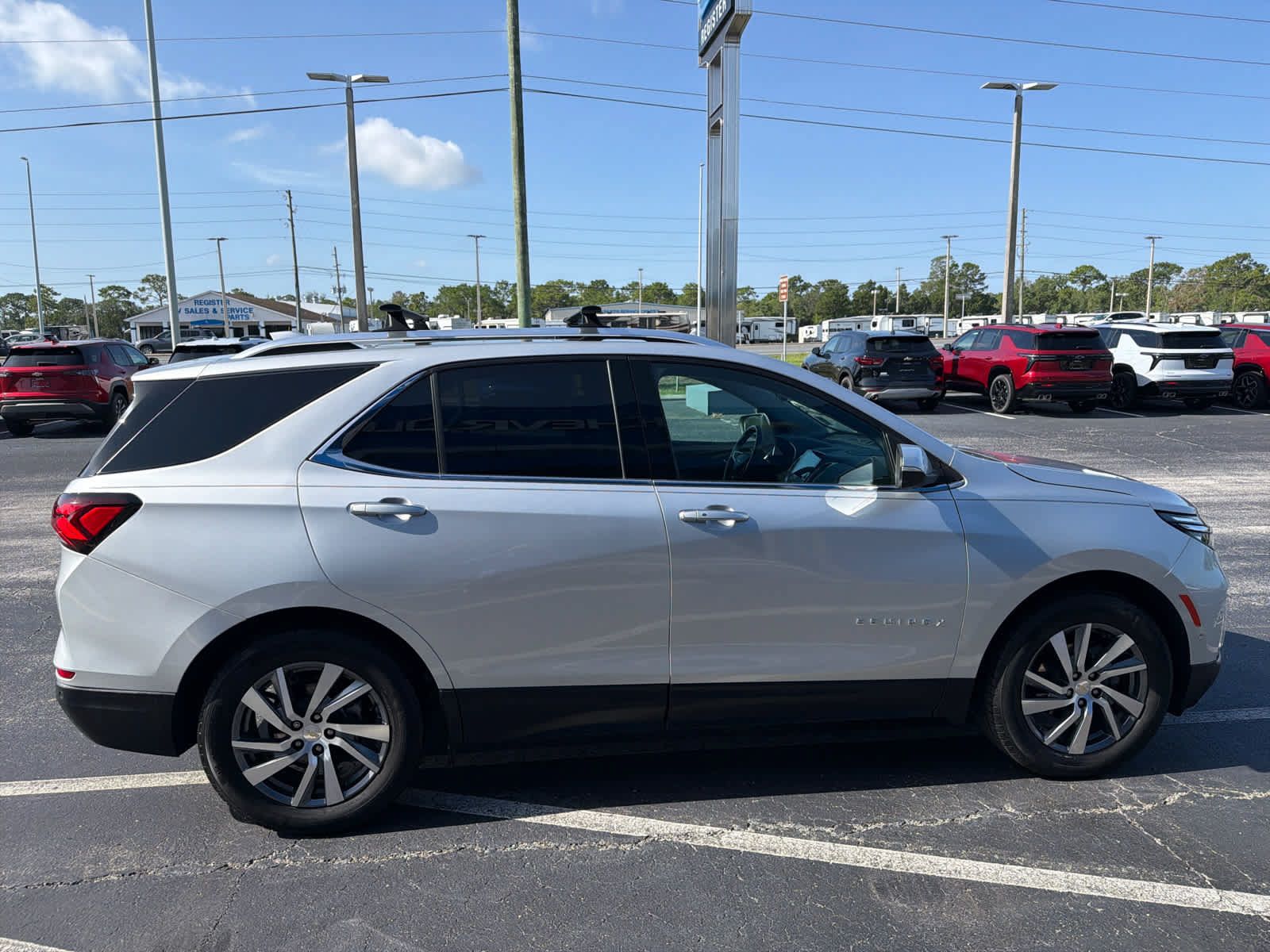Used 2022 Chevrolet Equinox Premier AWD/4WD image 6