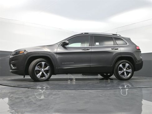 Used 2019 Jeep Cherokee Limited image 27