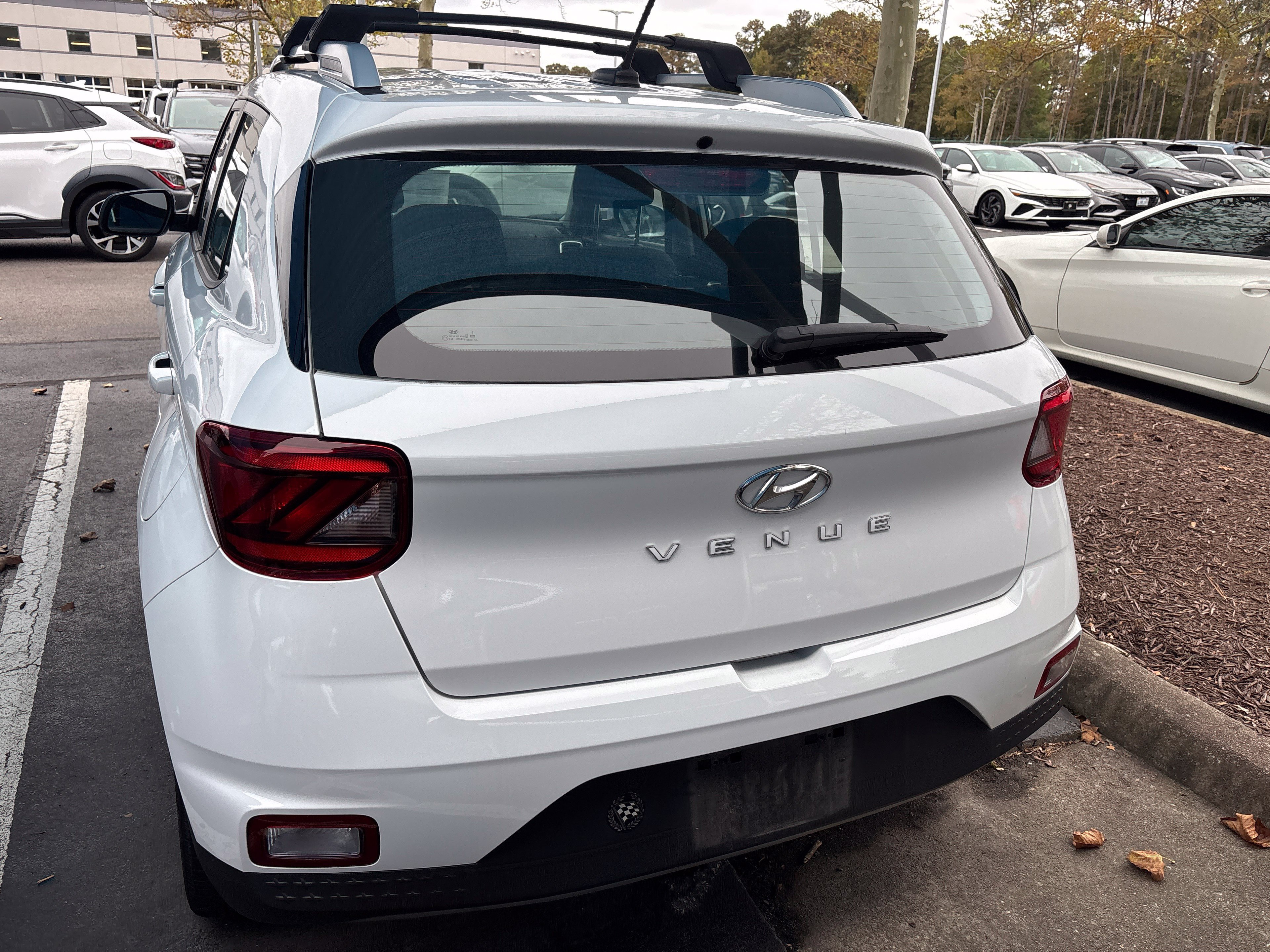 Used 2024 Hyundai Venue SEL FWD image 11