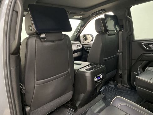 Used 2021 GMC Yukon XL SLT w/ SLT Luxury Plus Package image 15