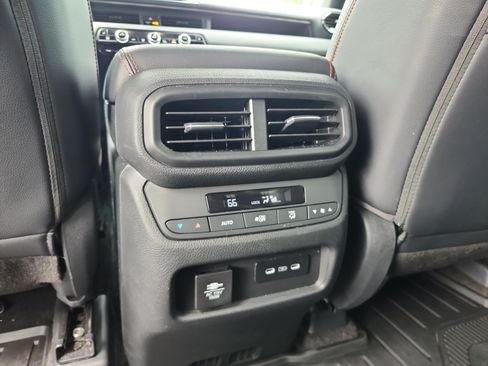 Used 2024 Honda Pilot TrailSport image 19