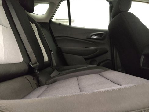 Used 2024 Chevrolet Trax LS w/ LS Convenience Package FWD image 19