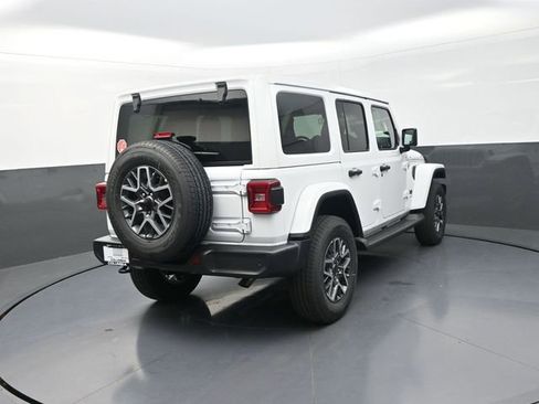 New 2026 Jeep Wrangler Unlimited Sahara AWD/4WD image 9
