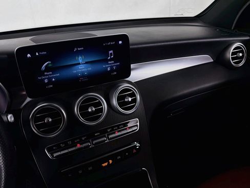 Certified 2022 Mercedes-Benz GLC 300 4MATIC w/ AMG Line image 21