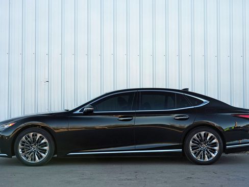 Used 2021 Lexus LS 500 w/ Cold Weather Package (CK) RWD image 9