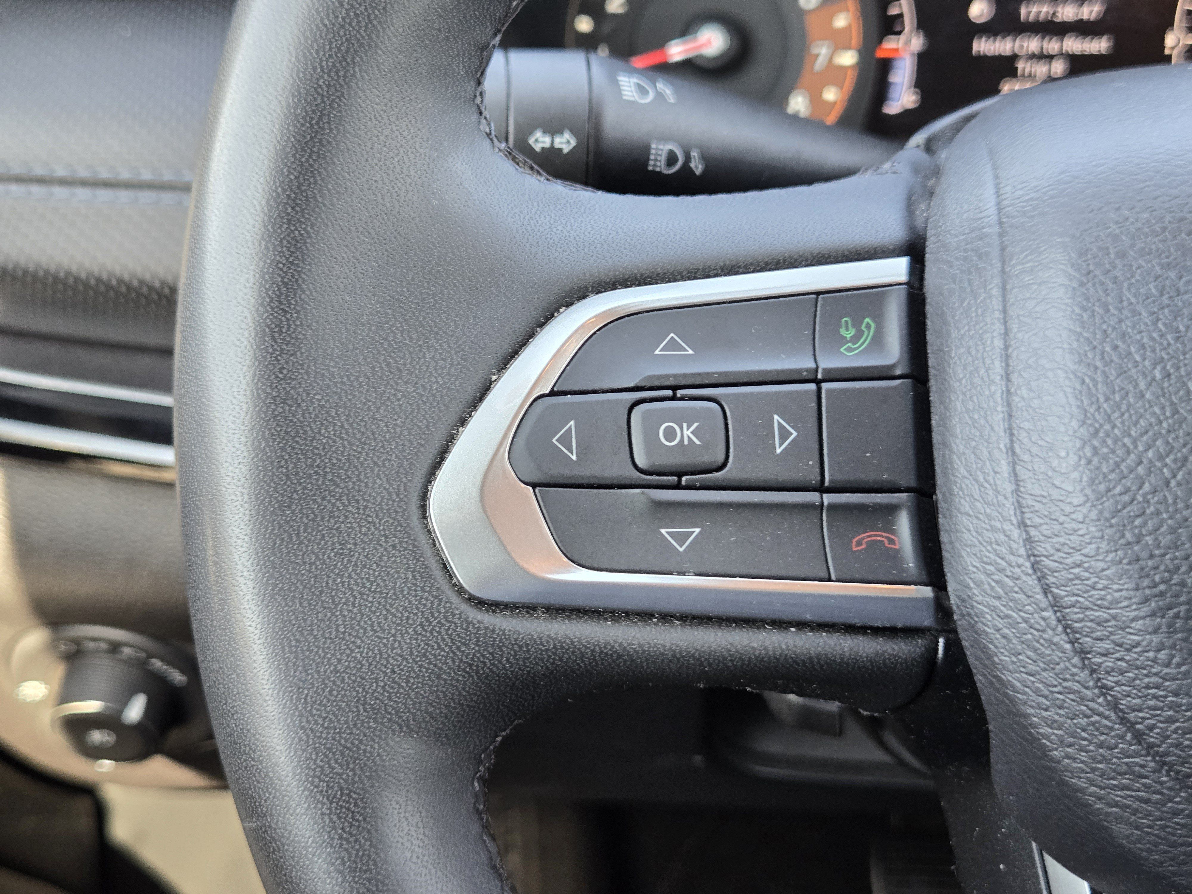 Used 2025 Jeep Compass Latitude w/ Convenience Group AWD/4WD image 27