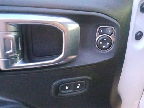 Used 2023 Jeep Gladiator Sport image 12