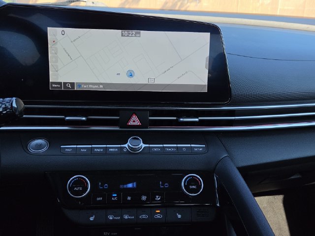 Certified 2024 Hyundai Elantra Limited FWD image 11