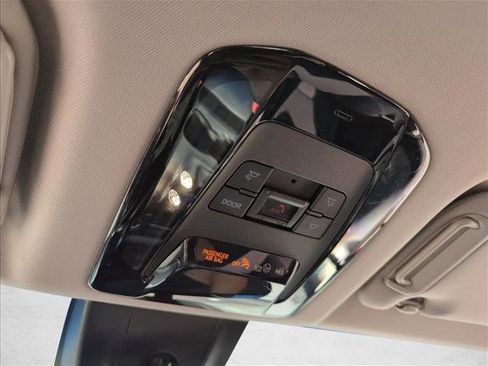 Used 2023 Toyota Venza LE image 12