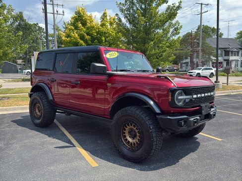 Used 2025 Ford Bronco Badlands AWD/4WD image 3