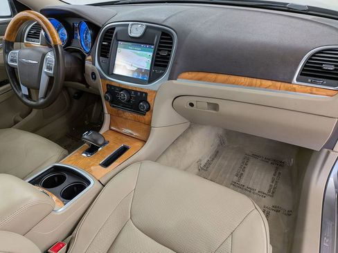 Used 2014 Chrysler 300 C image 34