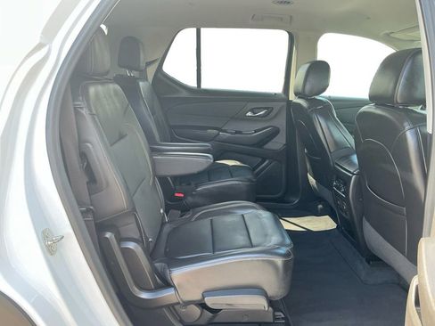 Used 2021 Chevrolet Traverse RS FWD image 23
