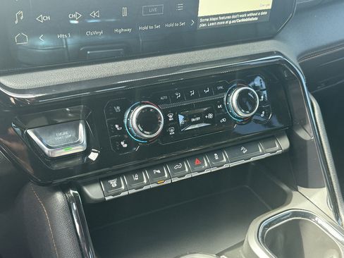 Used 2024 GMC Sierra 2500 AT4 w/ AT4 Premium Plus Package image 13