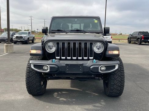 Used 2020 Jeep Gladiator Overland image 2