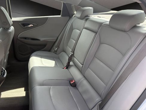 Used 2017 Chevrolet Malibu LT w/ Leather Package FWD image 13