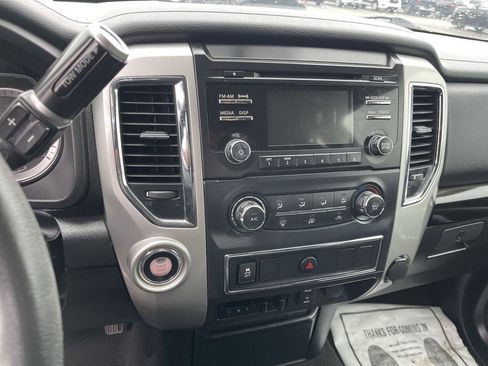 Used 2017 Nissan Titan SV image 7