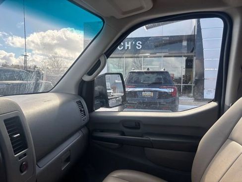 Used 2015 Nissan NV 3500 SL w/ Technology Package image 11