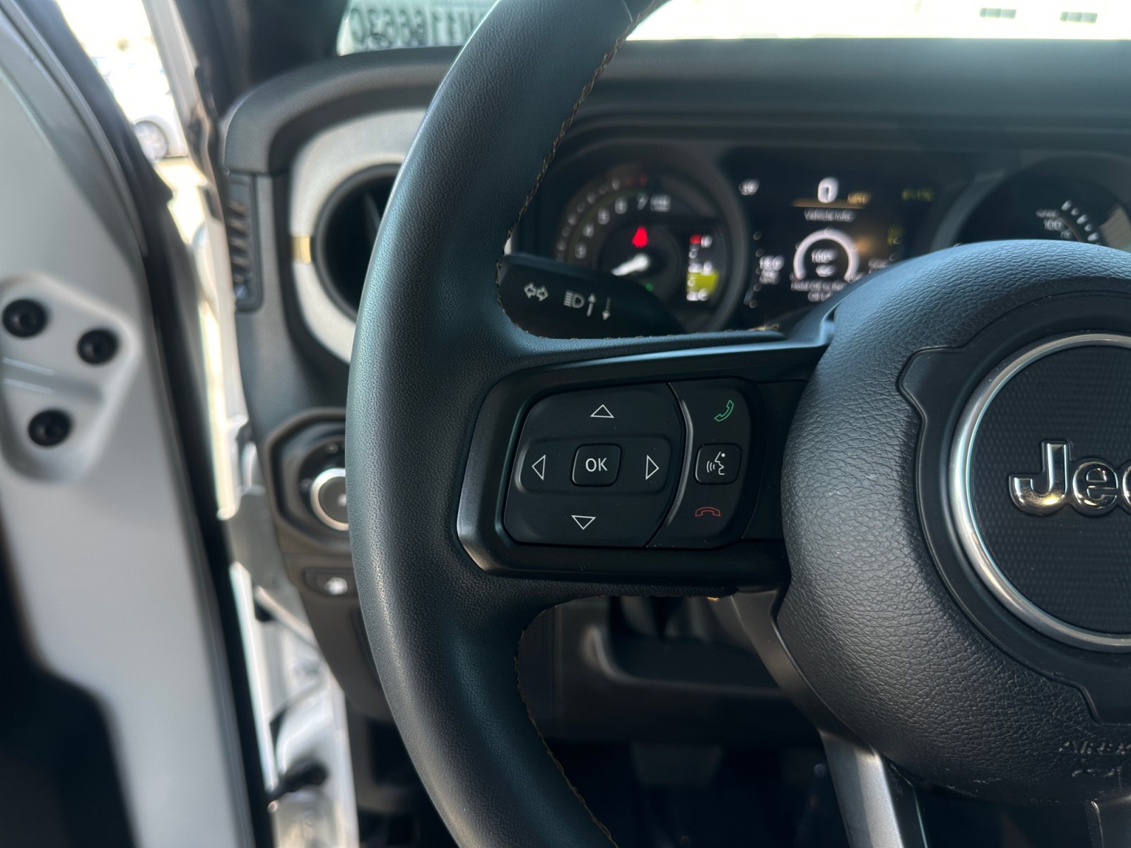 Used 2024 Jeep Wrangler Unlimited w/ Convenience Group AWD/4WD image 19