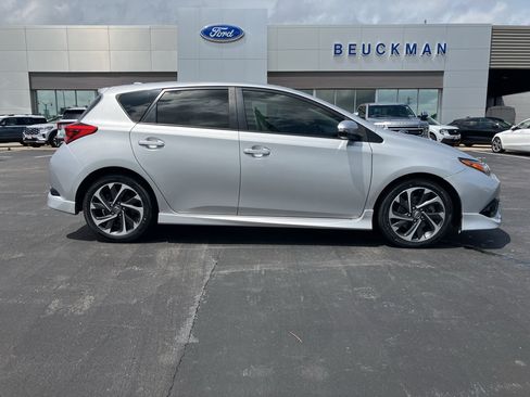 Used 2017 Toyota Corolla iM FWD image 7
