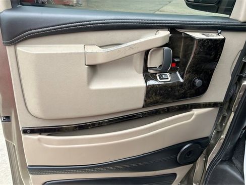 Used 2023 GMC Savana 2500 Extended image 15