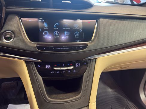 Used 2018 Cadillac XT5 Luxury w/ Driver Awareness Package FWD image 19