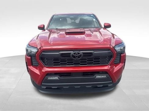 Used 2025 Toyota Tacoma TRD Sport AWD/4WD image 8