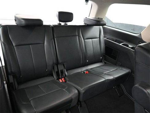 Used 2024 Ford Expedition XLT image 10