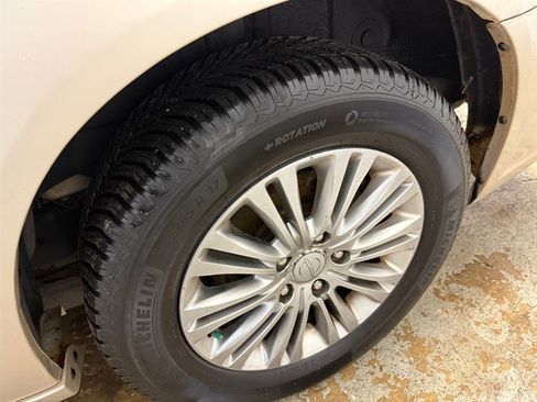 Used 2015 Chrysler Town & Country Touring-L w/ Driver Convenience Group image 9