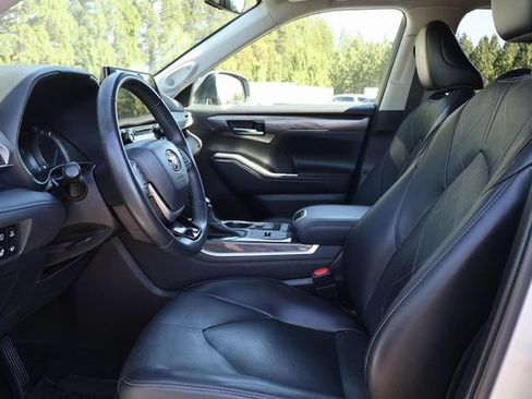 Used 2022 Toyota Highlander Platinum AWD/4WD image 11