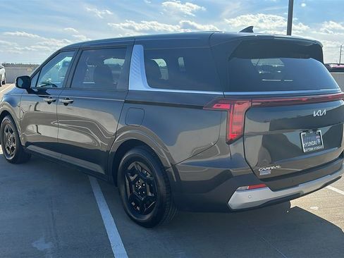 Used 2025 Kia Carnival LXS image 10