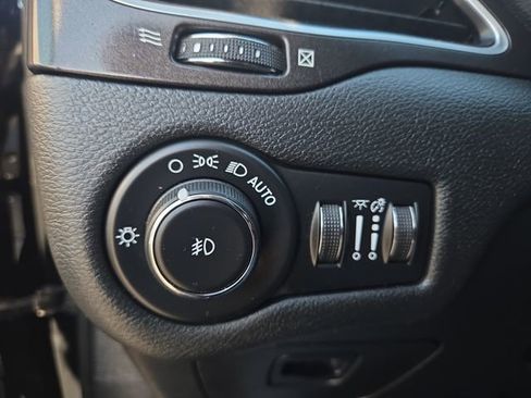 Used 2019 Jeep Cherokee Trailhawk image 18