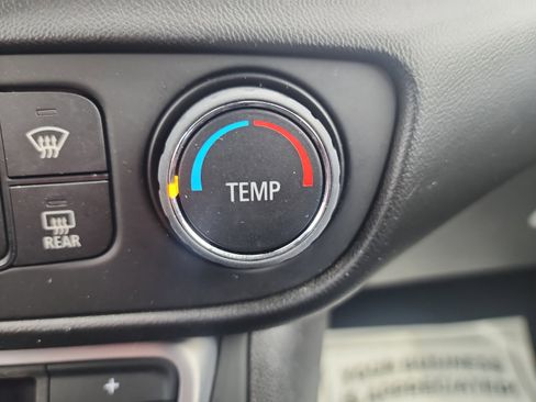 Used 2022 GMC Terrain SLE image 28