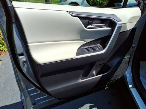 Used 2025 Toyota RAV4 XLE w/ Convenience Package FWD image 18