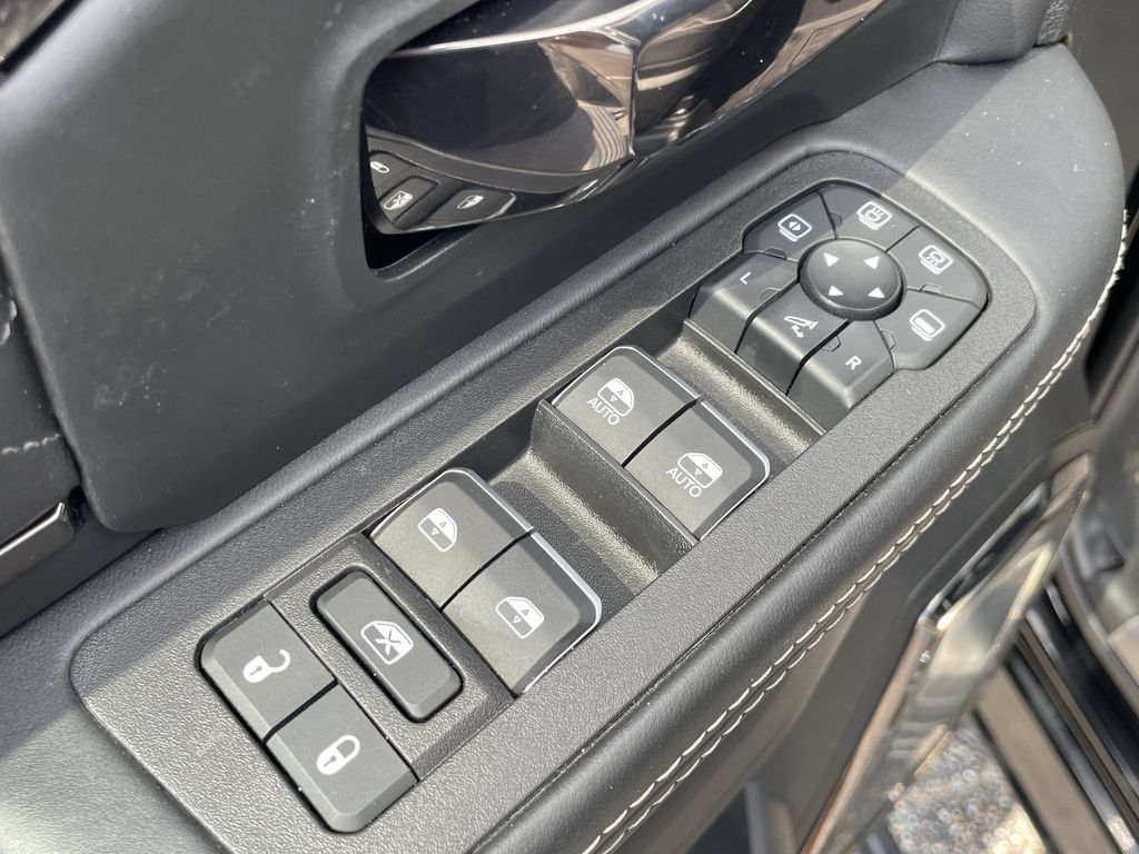 New 2025 RAM 2500 Limited AWD/4WD image 11
