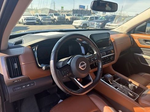 Used 2022 Nissan Pathfinder Platinum w/ Cargo Package AWD/4WD image 11